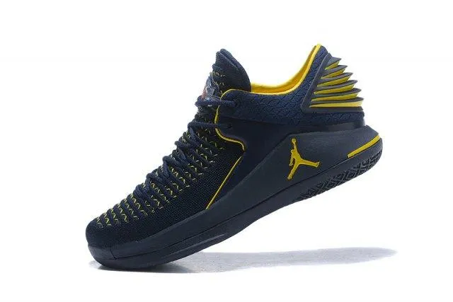 A J XXXII Low 32 University of Michigan Men's Basketball Sneakers