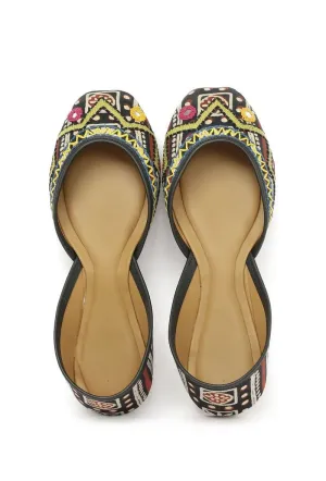 Black Kutch Embroidered Juttis