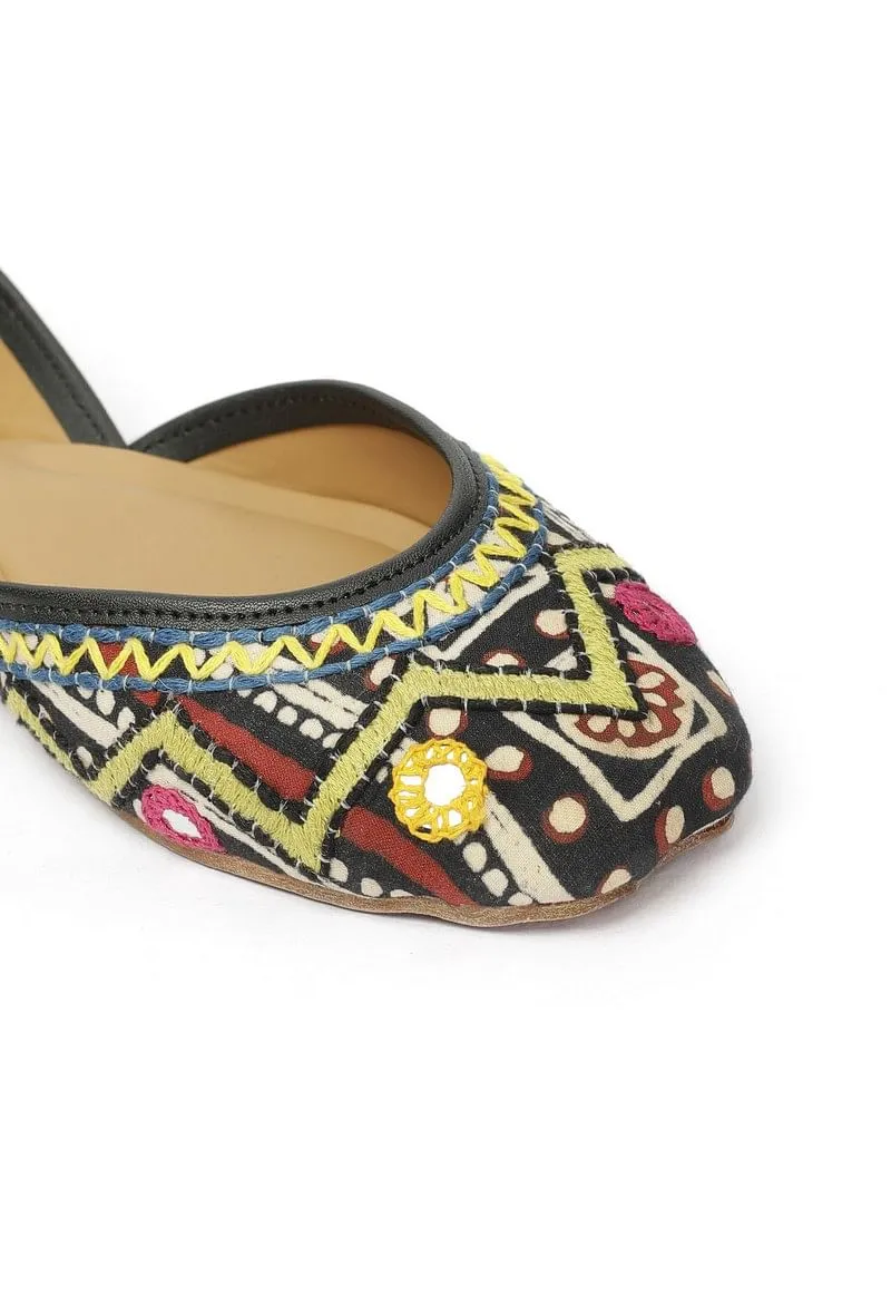 Black Kutch Embroidered Juttis