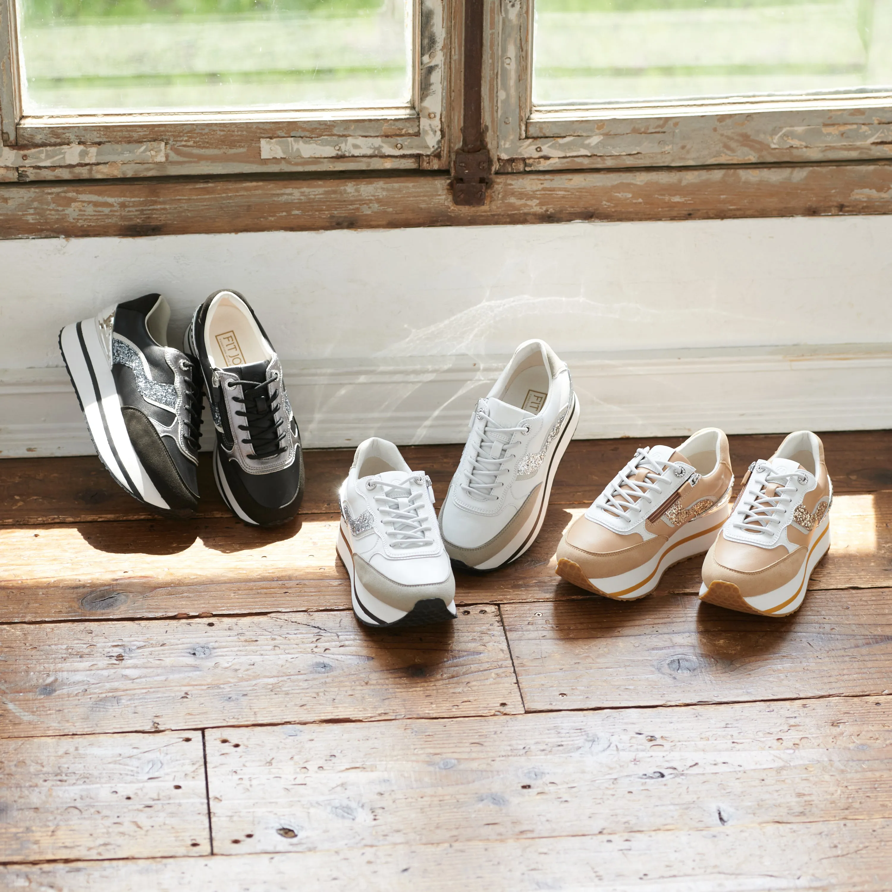 Classic-style platform sneaker with flowing glitter on the sides and the stabilizer #FJ109