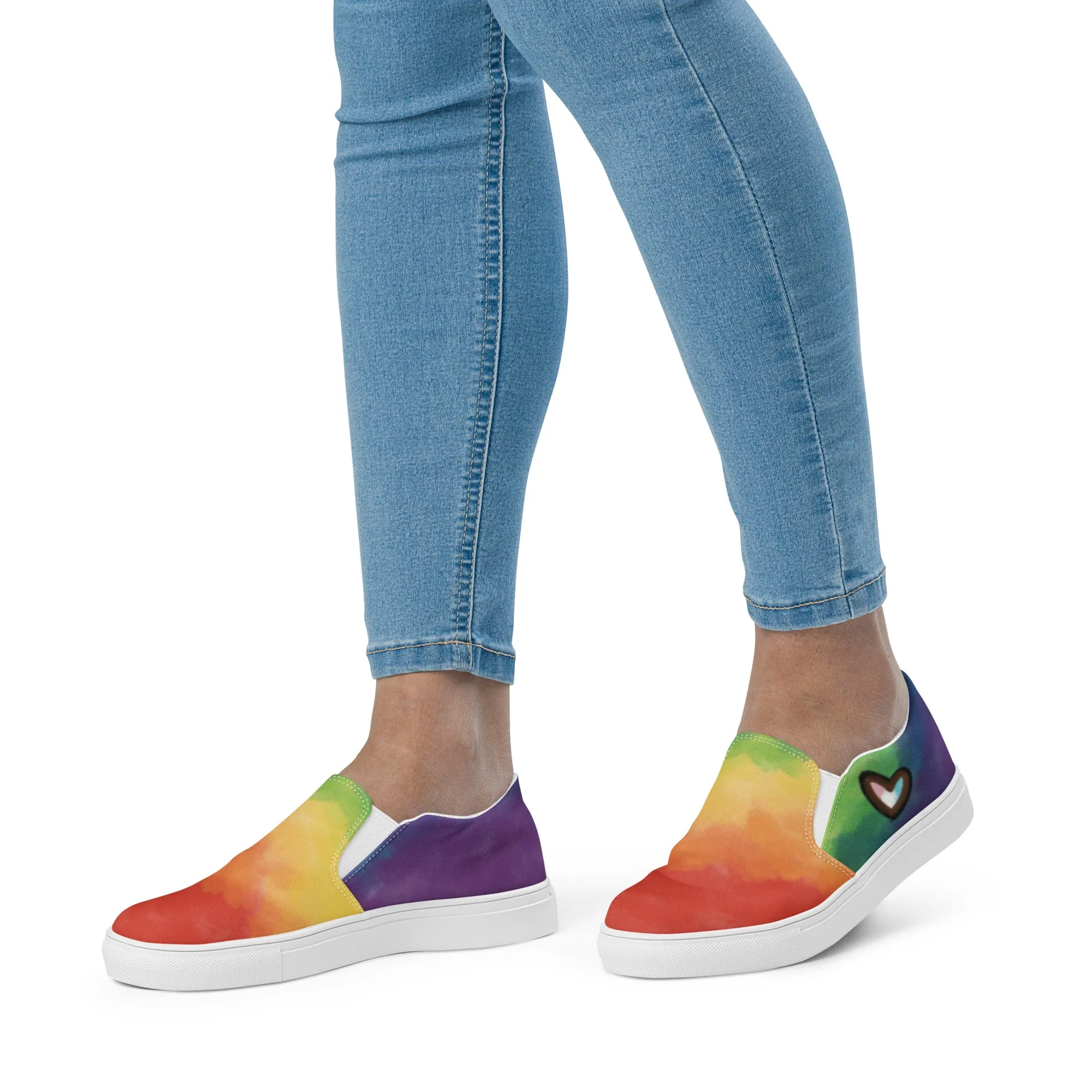 Cloudy Rainbow Slip-on Canvas Shoes (Fem Sizing)