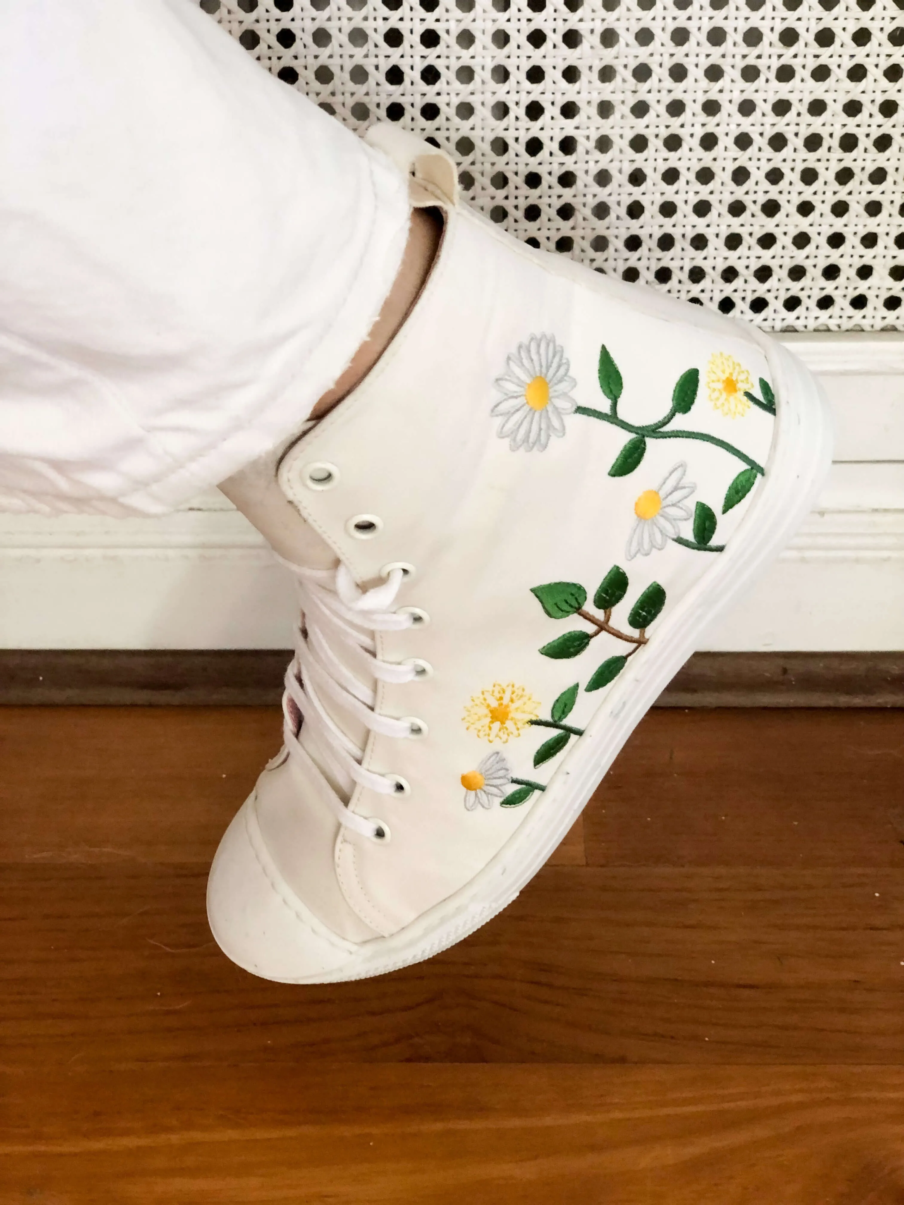 Daisies Garden Vegan Leather Hugh Top Sneakers | White & Green