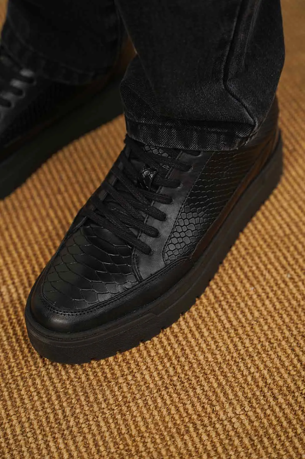 TEXTURED LEATHER SNEAKERS